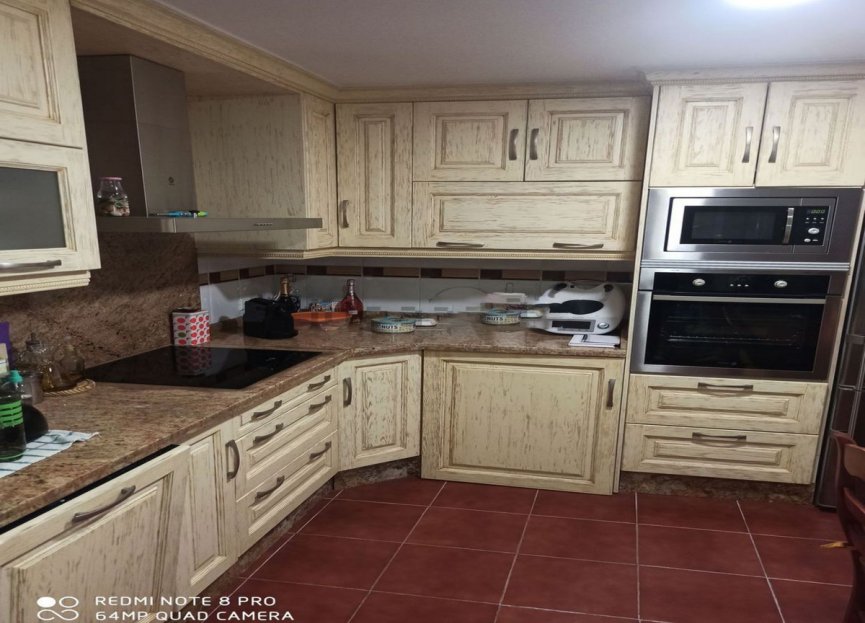 Resale - Apartment - Middle Floor Apartment - Estepona - Estepona Centro