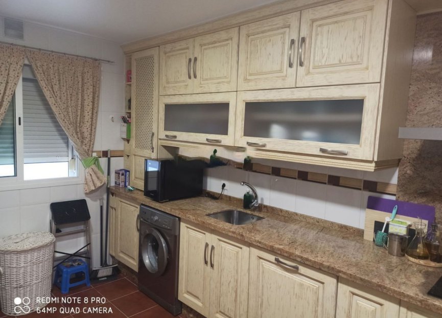 Resale - Apartment - Middle Floor Apartment - Estepona - Estepona Centro