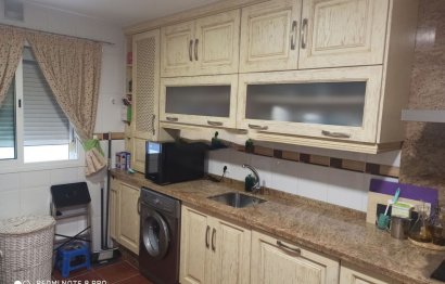 Resale - Apartment - Middle Floor Apartment - Estepona - Estepona Centro