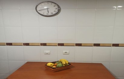 Resale - Apartment - Middle Floor Apartment - Estepona - Estepona Centro