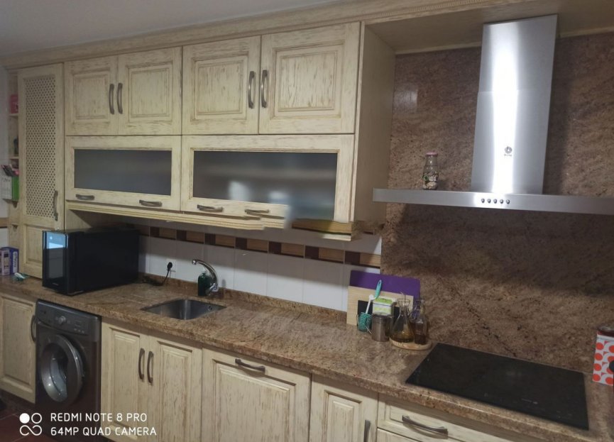 Resale - Apartment - Middle Floor Apartment - Estepona - Estepona Centro