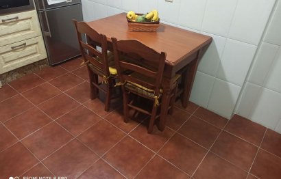 Resale - Apartment - Middle Floor Apartment - Estepona - Estepona Centro