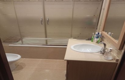 Resale - Apartment - Middle Floor Apartment - Estepona - Estepona Centro