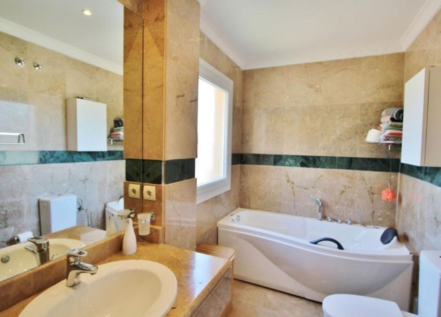 Resale - Apartment - Middle Floor Apartment - Marbella - Nueva Andalucia