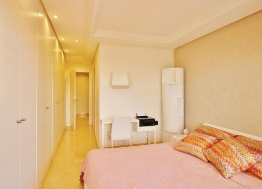 Resale - Apartment - Middle Floor Apartment - Marbella - Nueva Andalucia