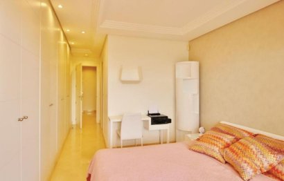 Resale - Apartment - Middle Floor Apartment - Marbella - Nueva Andalucia