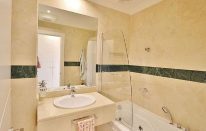 Resale - Apartment - Middle Floor Apartment - Marbella - Nueva Andalucia