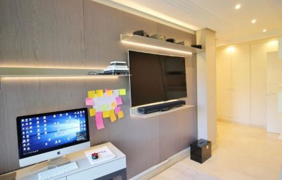 Resale - Apartment - Middle Floor Apartment - Marbella - Nueva Andalucia