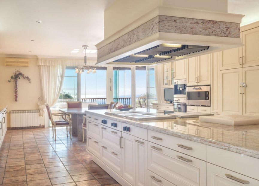 Resale - House - Detached Villa - Marbella - Altos de los Monteros