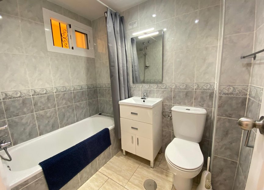 Resale - Apartment - Middle Floor Apartment - Benalmádena - Benalmadena Centro