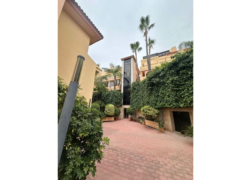 Resale - Apartment - Penthouse - Marbella - Nueva Andalucia