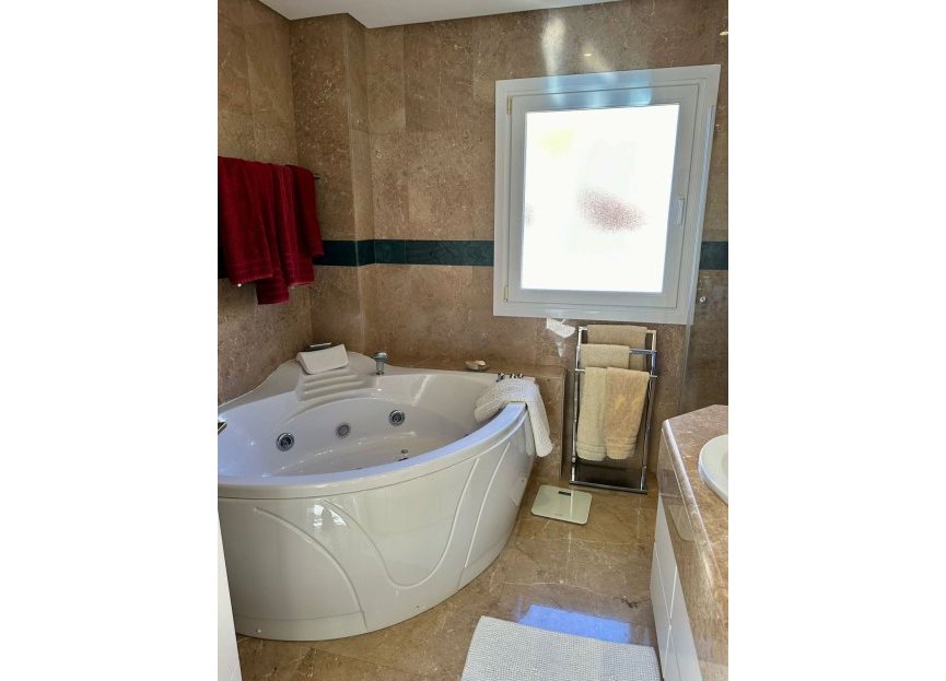 Resale - Apartment - Penthouse - Marbella - Nueva Andalucia