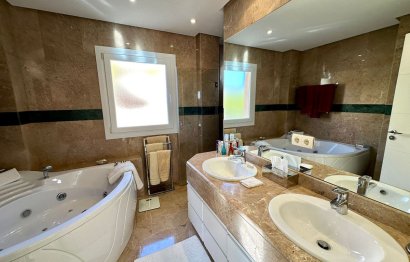 Resale - Apartment - Penthouse - Marbella - Nueva Andalucia