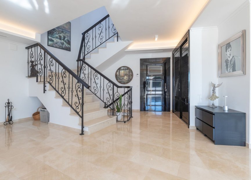 Resale - House - Detached Villa - Marbella - Elviria