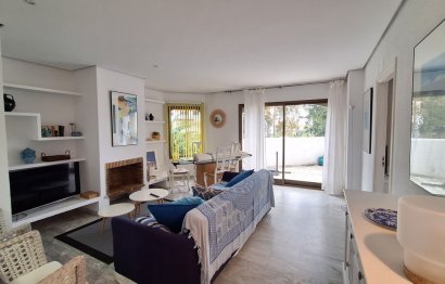 Resale - Apartment - Middle Floor Apartment - Marbella - Elviria