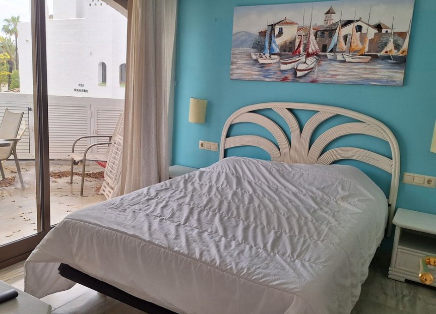 Resale - Apartment - Middle Floor Apartment - Marbella - Elviria