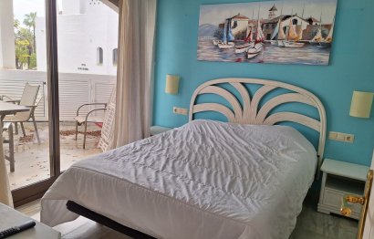 Resale - Apartment - Middle Floor Apartment - Marbella - Elviria
