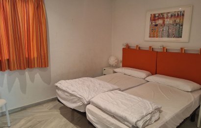 Resale - Apartment - Middle Floor Apartment - Marbella - Elviria