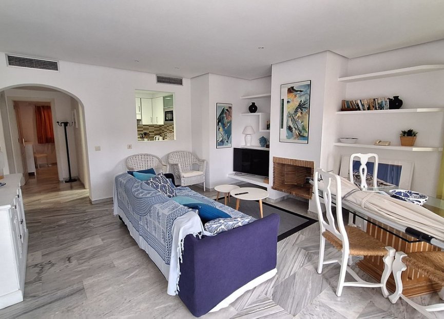 Resale - Apartment - Middle Floor Apartment - Marbella - Elviria