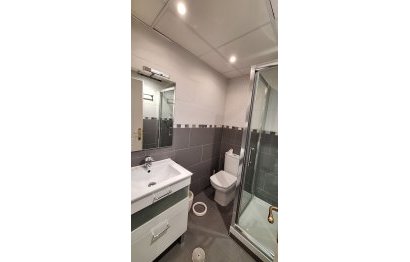 Resale - Apartment - Middle Floor Apartment - Marbella - Elviria