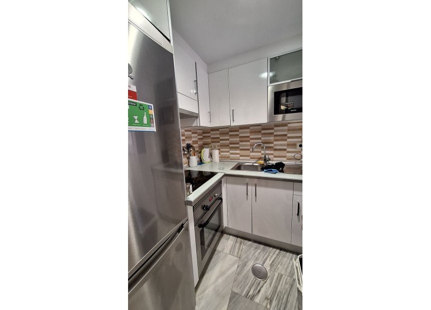 Resale - Apartment - Middle Floor Apartment - Marbella - Elviria