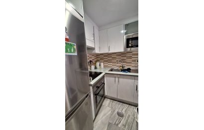 Resale - Apartment - Middle Floor Apartment - Marbella - Elviria