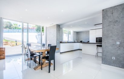 Resale - House - Detached Villa - Marbella - La Mairena