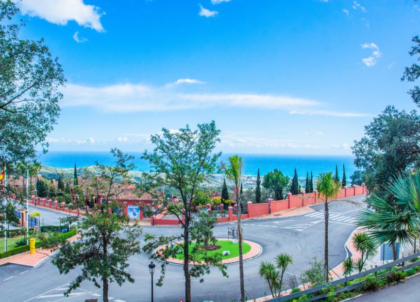 Resale - Apartment - Middle Floor Apartment - Marbella - La Mairena