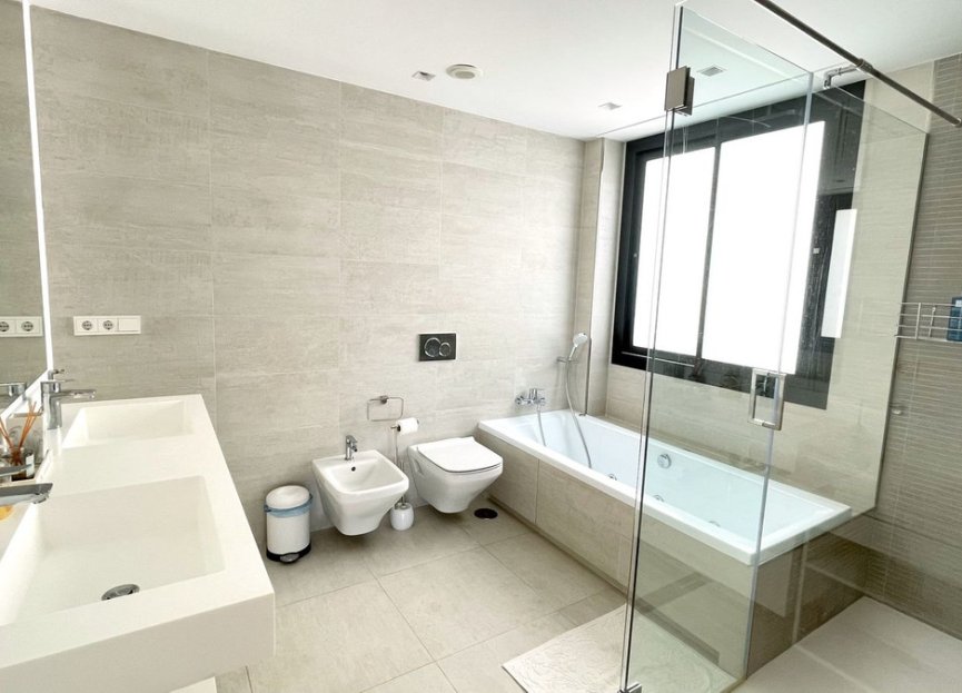 Resale - Ground floor apartment - Marbella - Nueva Andalucia