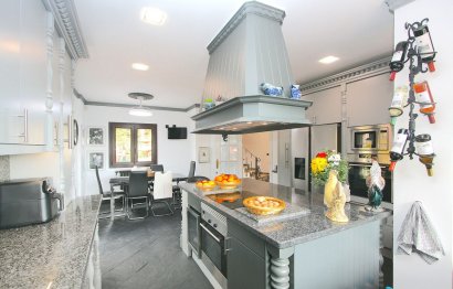 Resale - House - Detached Villa - Benalmádena - Benalmadena Costa