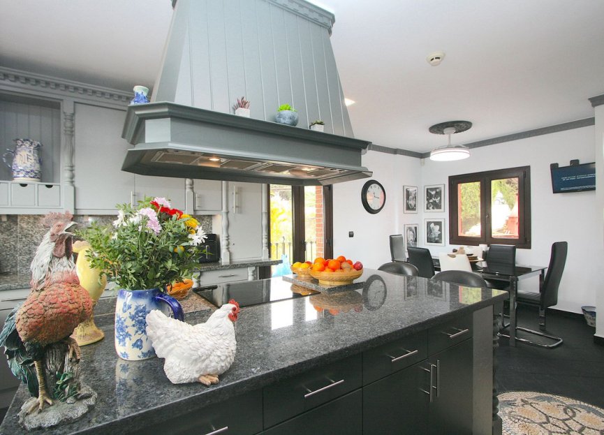 Resale - House - Detached Villa - Benalmádena - Benalmadena Costa