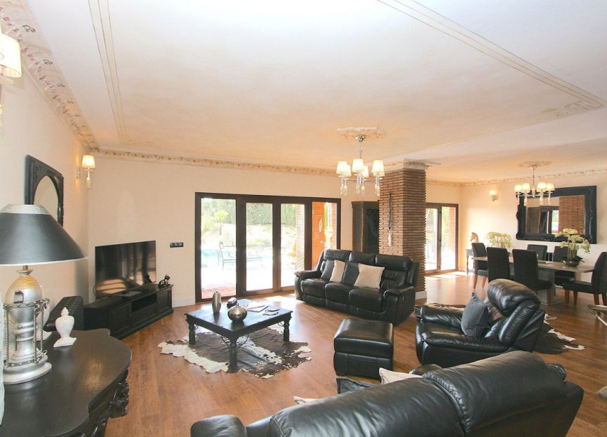 Resale - House - Detached Villa - Benalmádena - Benalmadena Costa