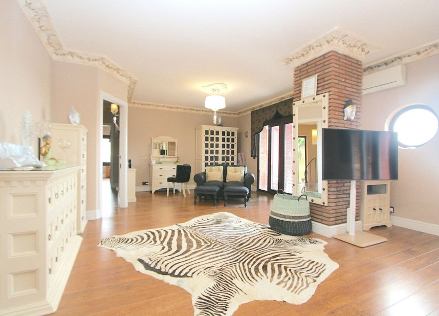 Resale - House - Detached Villa - Benalmádena - Benalmadena Costa