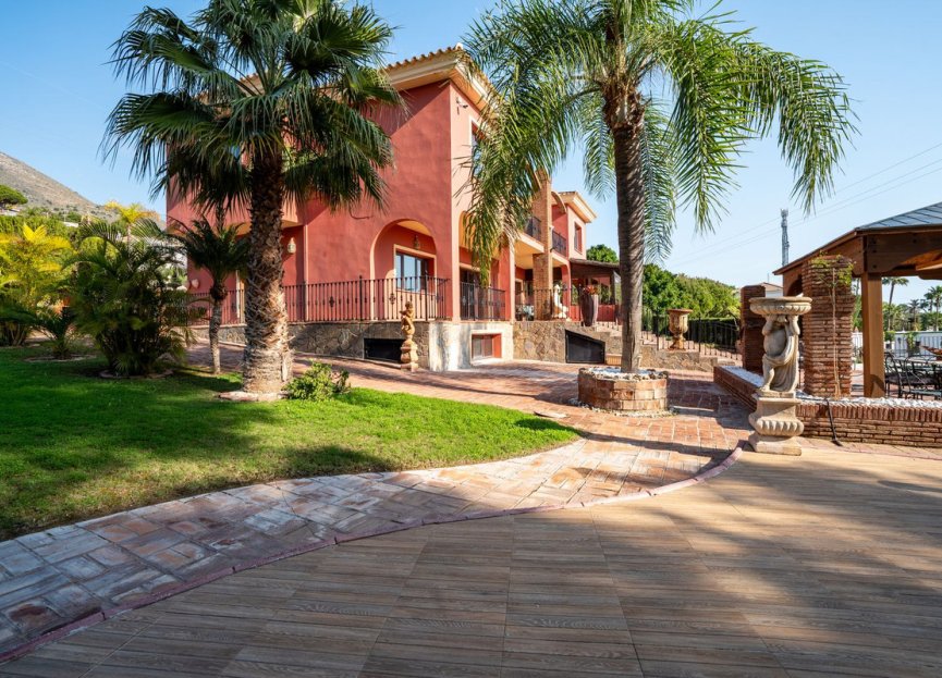 Resale - House - Detached Villa - Benalmádena - Benalmadena Costa