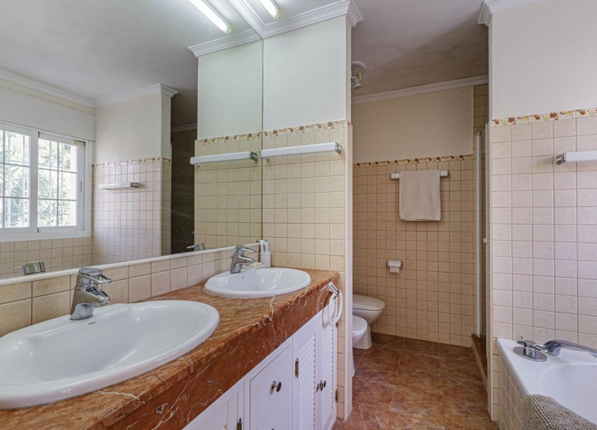 Reventa - House - Detached Villa - El Paraiso - El Paraíso