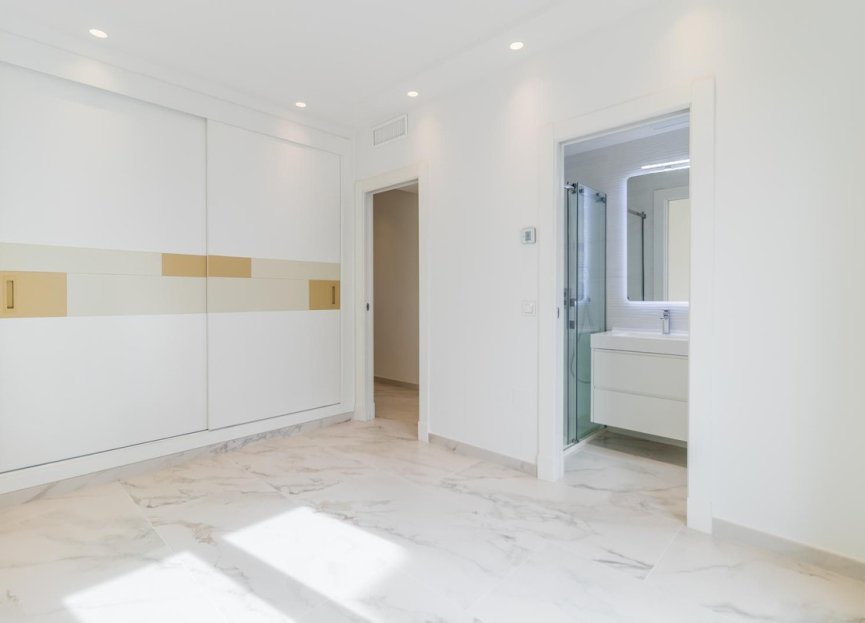 Resale - House - Townhouse - Estepona - Estepona Centro