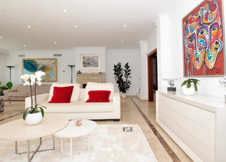 Reventa - House - Detached Villa - El Paraiso - El Paraíso