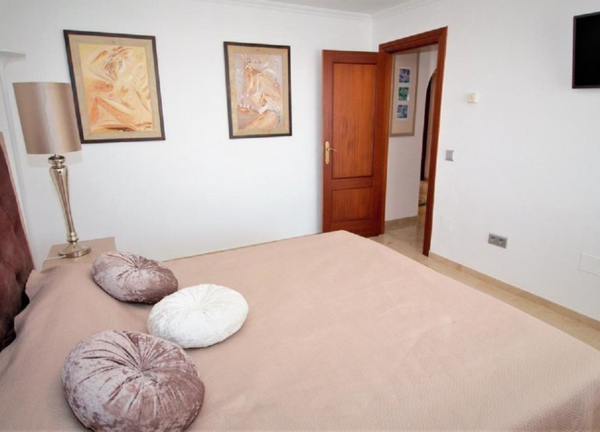 Reventa - House - Detached Villa - El Paraiso - El Paraíso