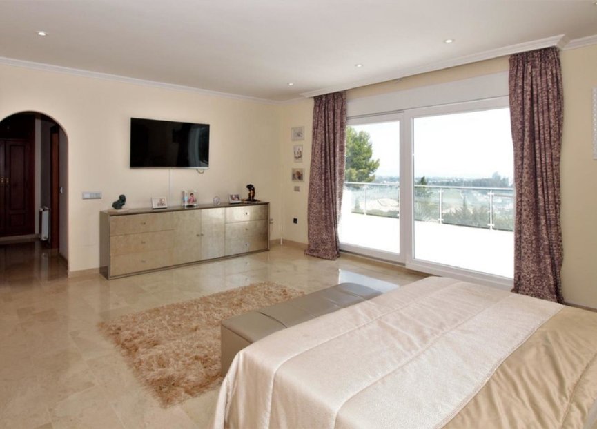 Reventa - House - Detached Villa - El Paraiso - El Paraíso