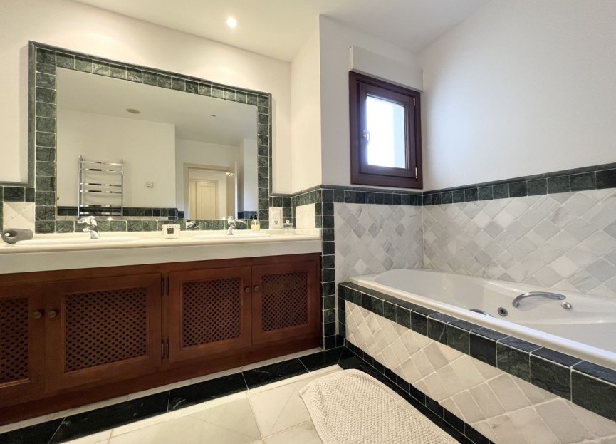 Resale - Ground floor apartment - Marbella - The Golden Mile