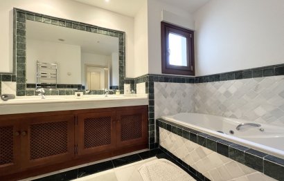 Resale - Ground floor apartment - Marbella - The Golden Mile