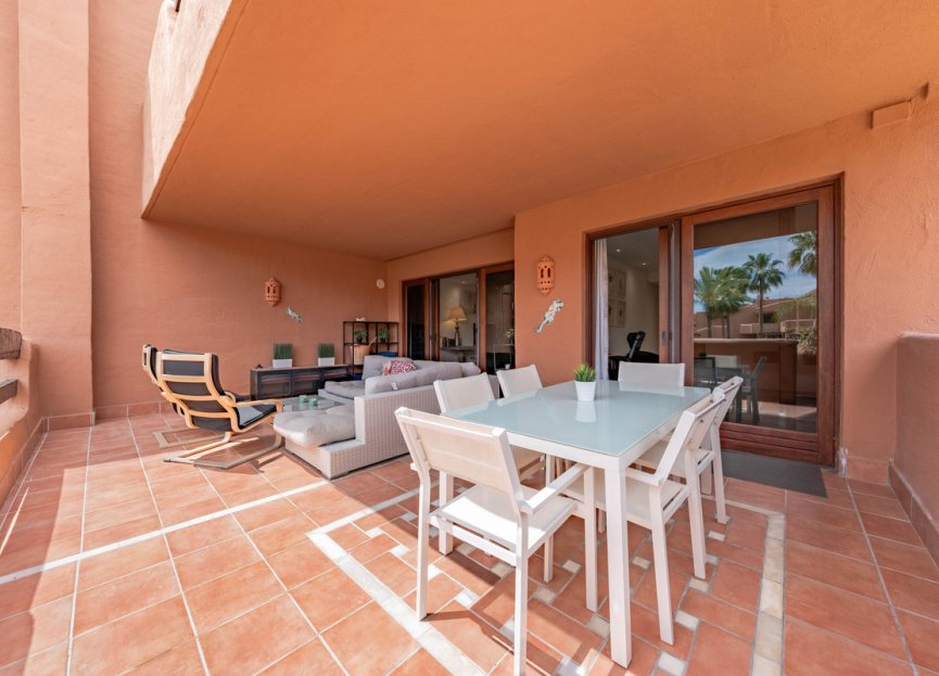 Resale - Apartment - Middle Floor Apartment - Estepona - Estepona Centro
