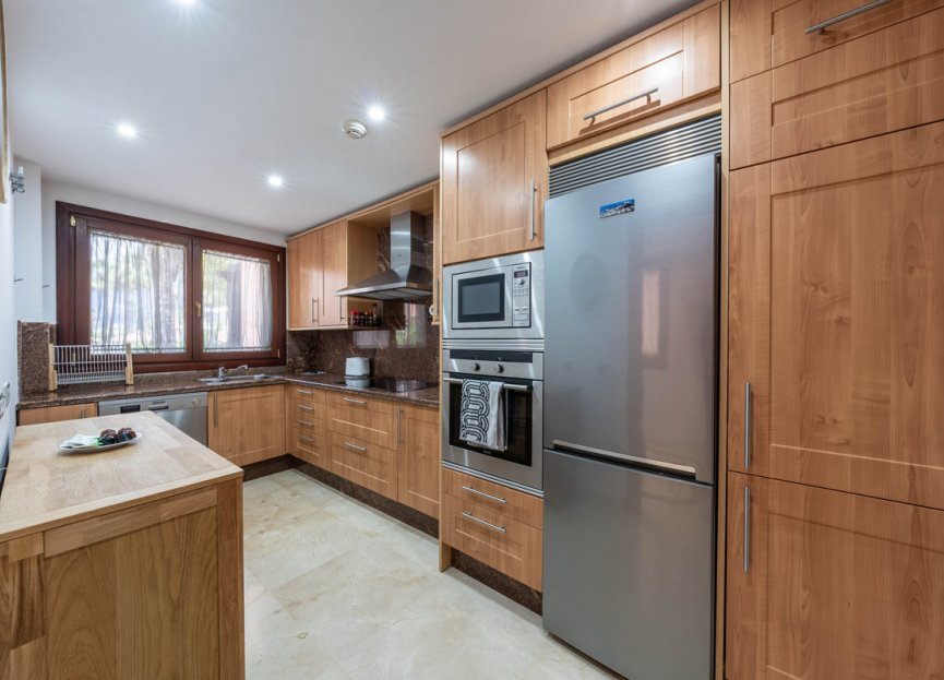 Resale - Apartment - Middle Floor Apartment - Estepona - Estepona Centro