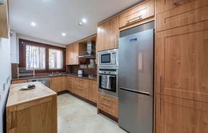 Resale - Apartment - Middle Floor Apartment - Estepona - Estepona Centro