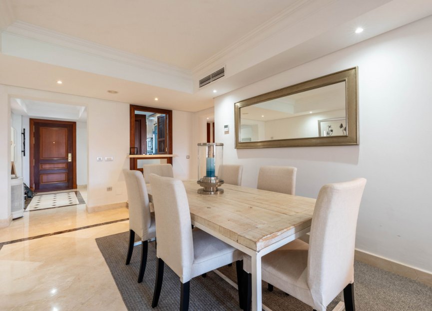 Resale - Apartment - Middle Floor Apartment - Estepona - Estepona Centro