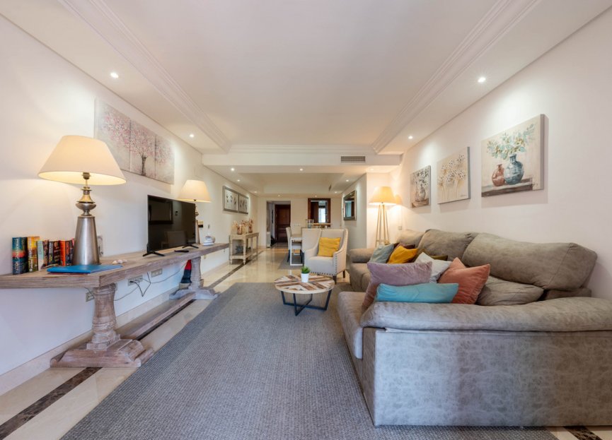 Resale - Apartment - Middle Floor Apartment - Estepona - Estepona Centro