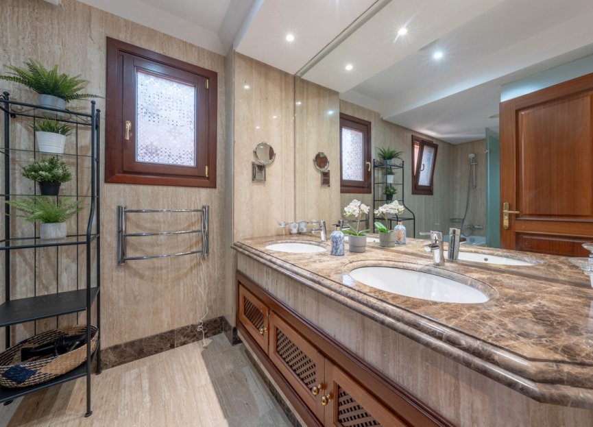 Resale - Apartment - Middle Floor Apartment - Estepona - Estepona Centro