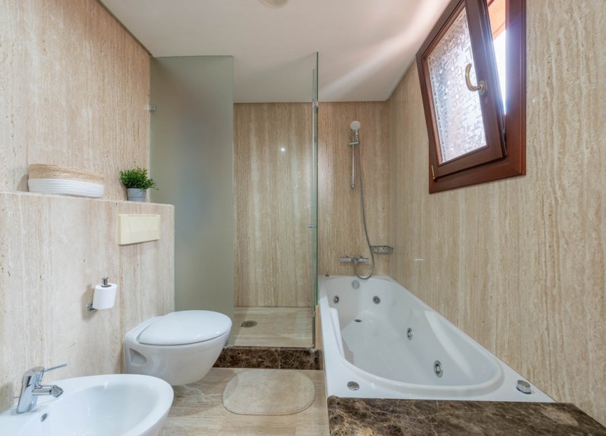 Resale - Apartment - Middle Floor Apartment - Estepona - Estepona Centro