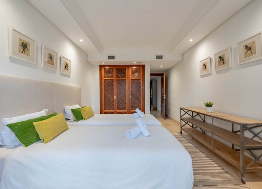 Resale - Apartment - Middle Floor Apartment - Estepona - Estepona Centro