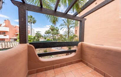 Resale - Apartment - Middle Floor Apartment - Estepona - Estepona Centro